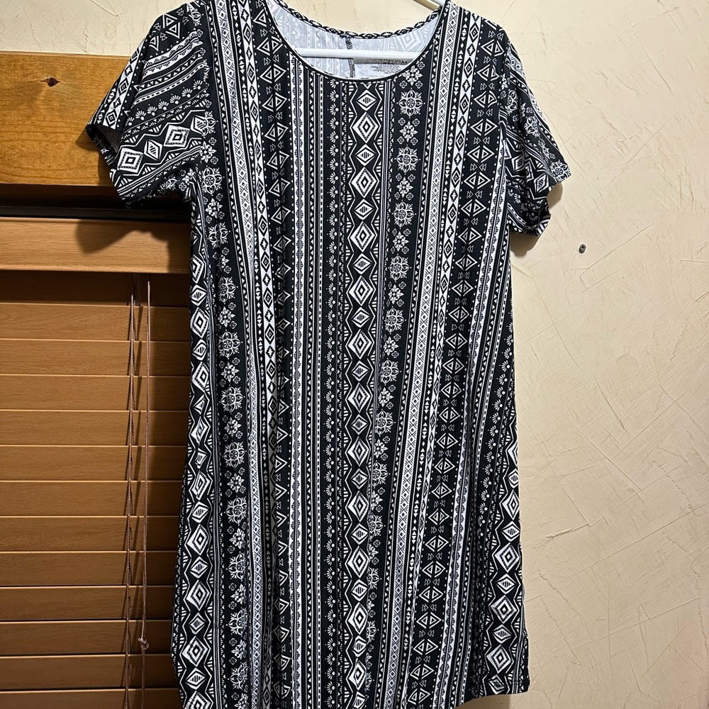 Black/white midi summer dress